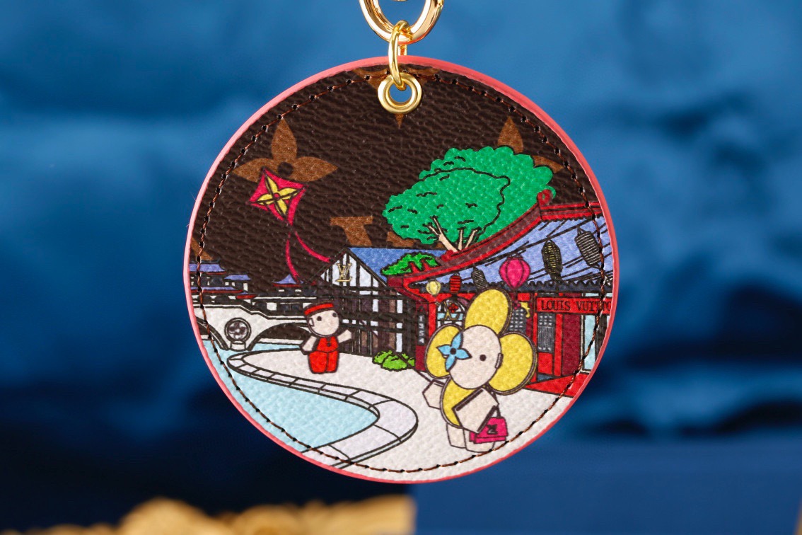 Louis Vuitton 루이비통 라운드 모노그램 일러스트 키홀더 참 32