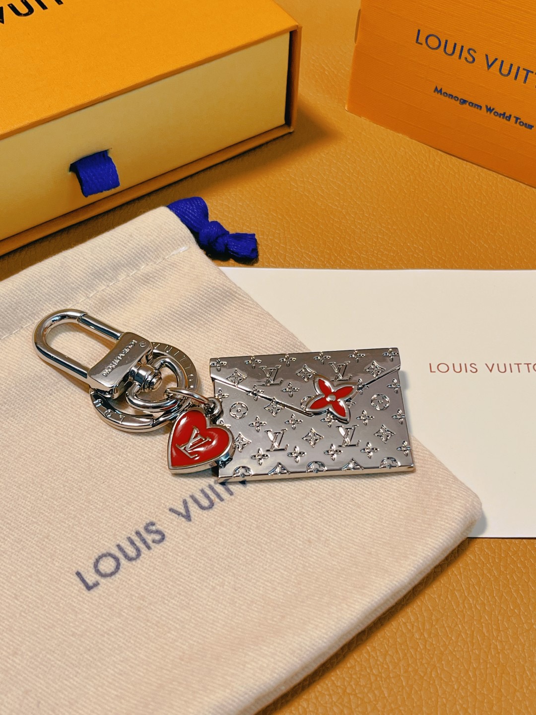 Louis Vuitton 루이비통 LV Envelope 하트 참 키홀더 & 백참 1