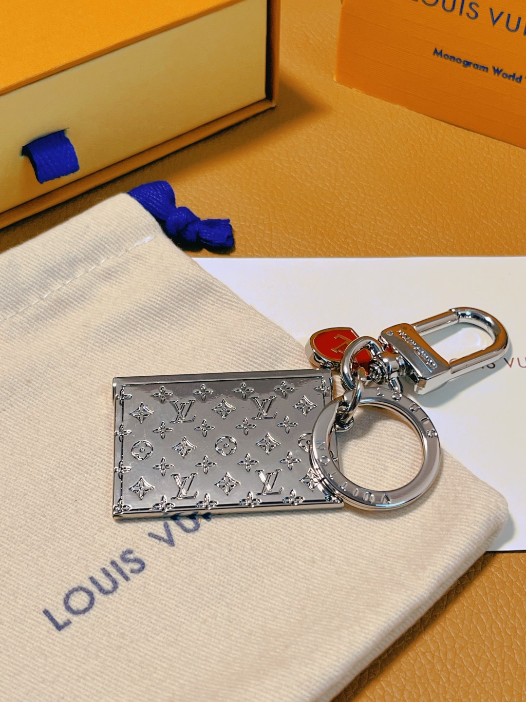 Louis Vuitton 루이비통 LV Envelope 하트 참 키홀더 & 백참 2