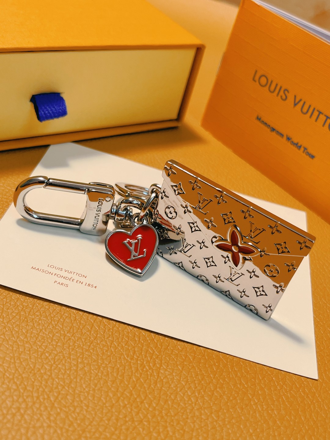 Louis Vuitton 루이비통 LV Envelope 하트 참 키홀더 & 백참 3
