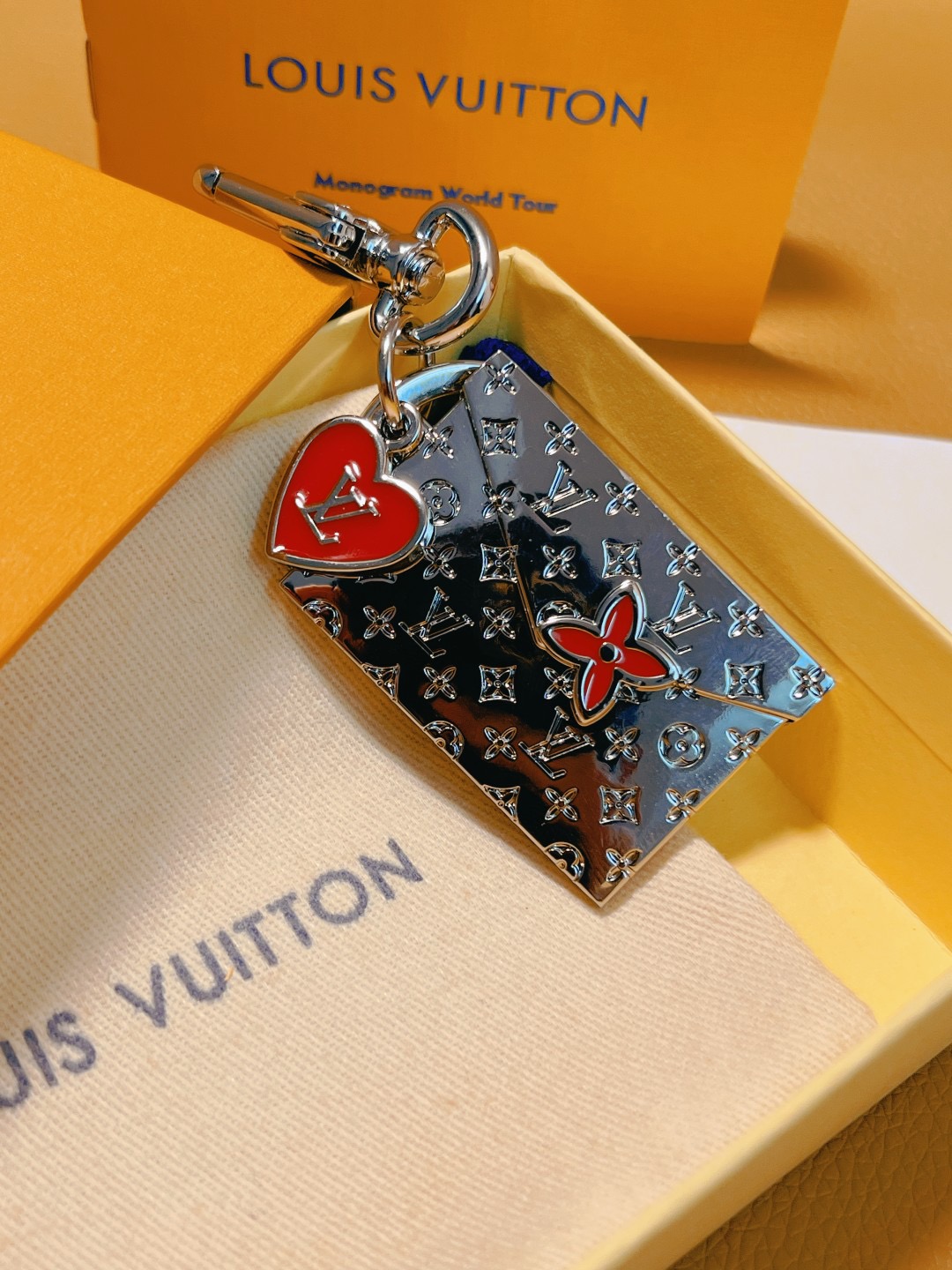 Louis Vuitton 루이비통 LV Envelope 하트 참 키홀더 & 백참 4