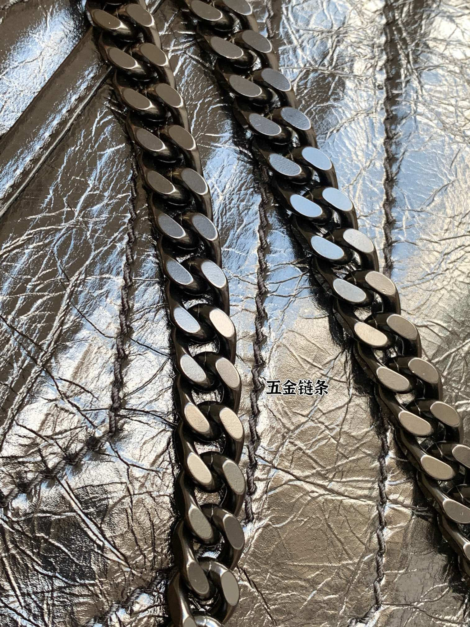 Saint Laurent NIKI 중형 빈티지 레더 숄더백 22