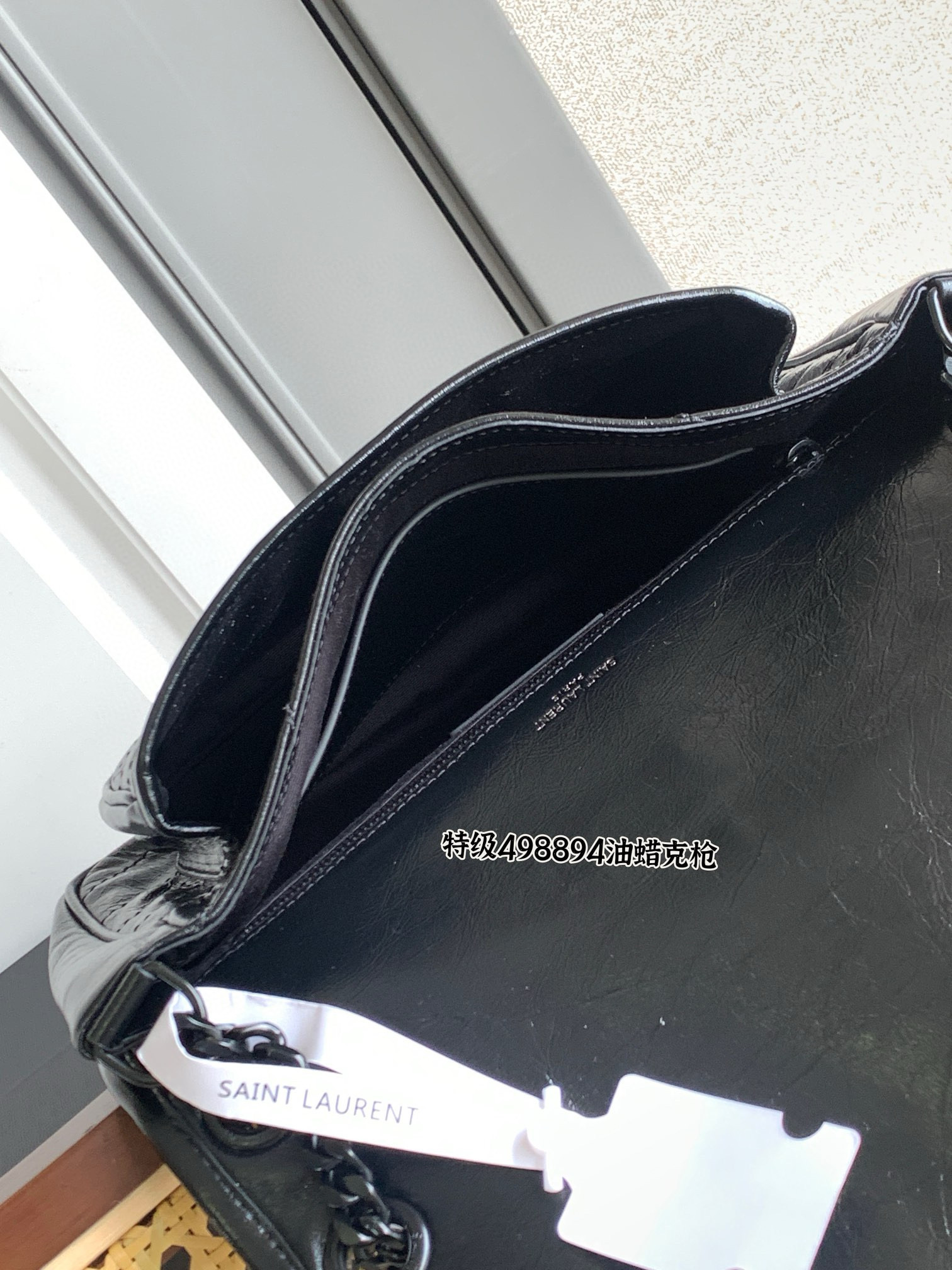 Saint Laurent NIKI 중형 빈티지 레더 숄더백 24