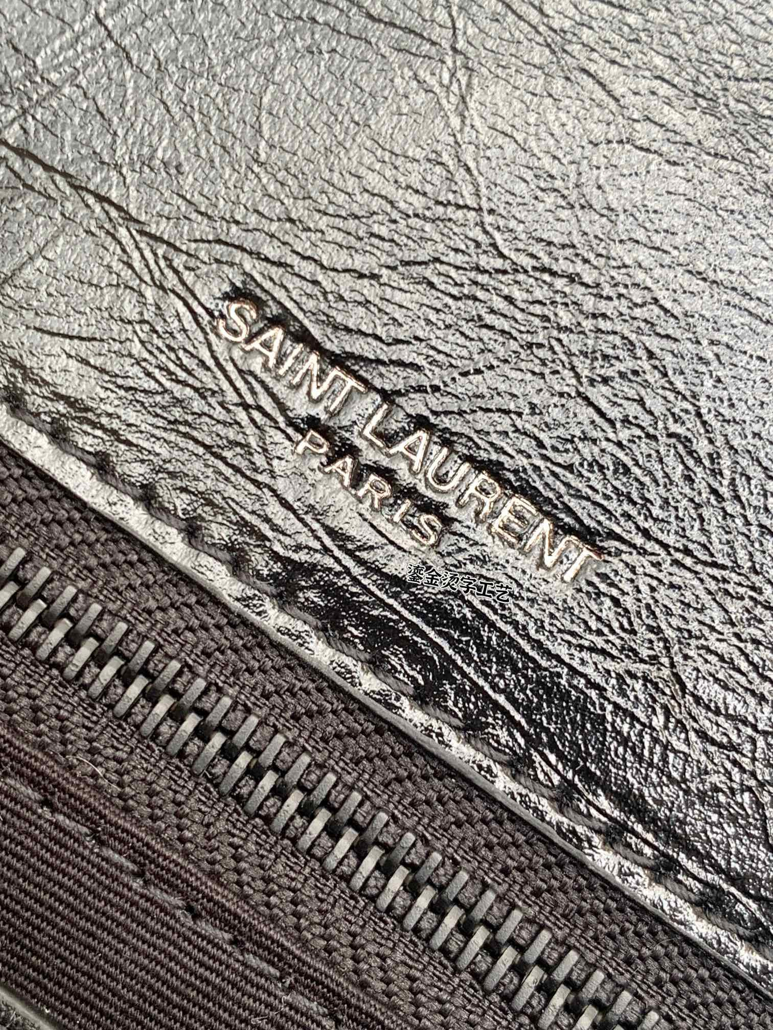 Saint Laurent NIKI 중형 빈티지 레더 숄더백 25