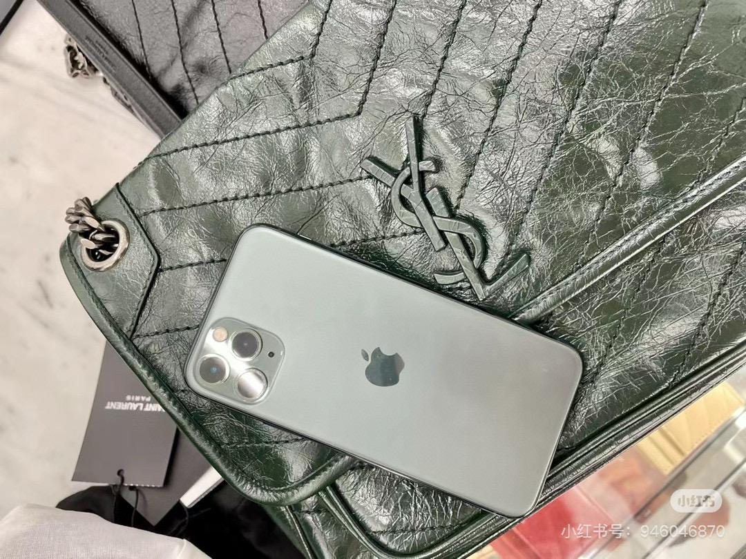 SAINT LAURENT NIKI 중형 빈티지 레더 숄더백 1