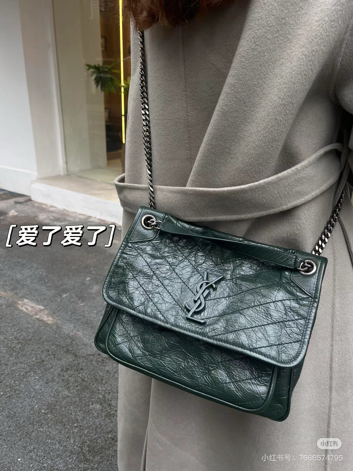 SAINT LAURENT NIKI 중형 빈티지 레더 숄더백 4