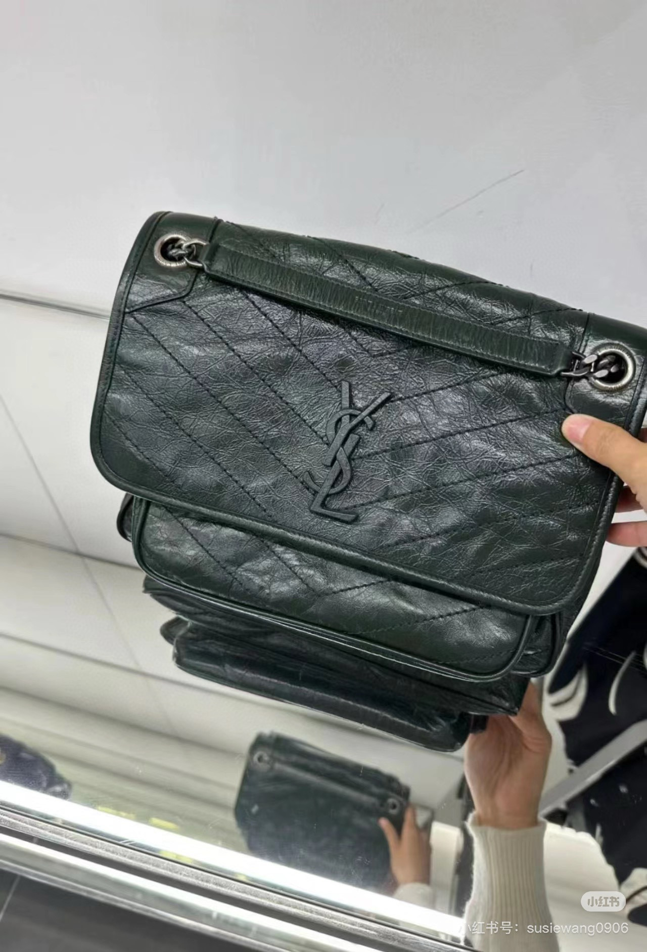 SAINT LAURENT NIKI 중형 빈티지 레더 숄더백 5