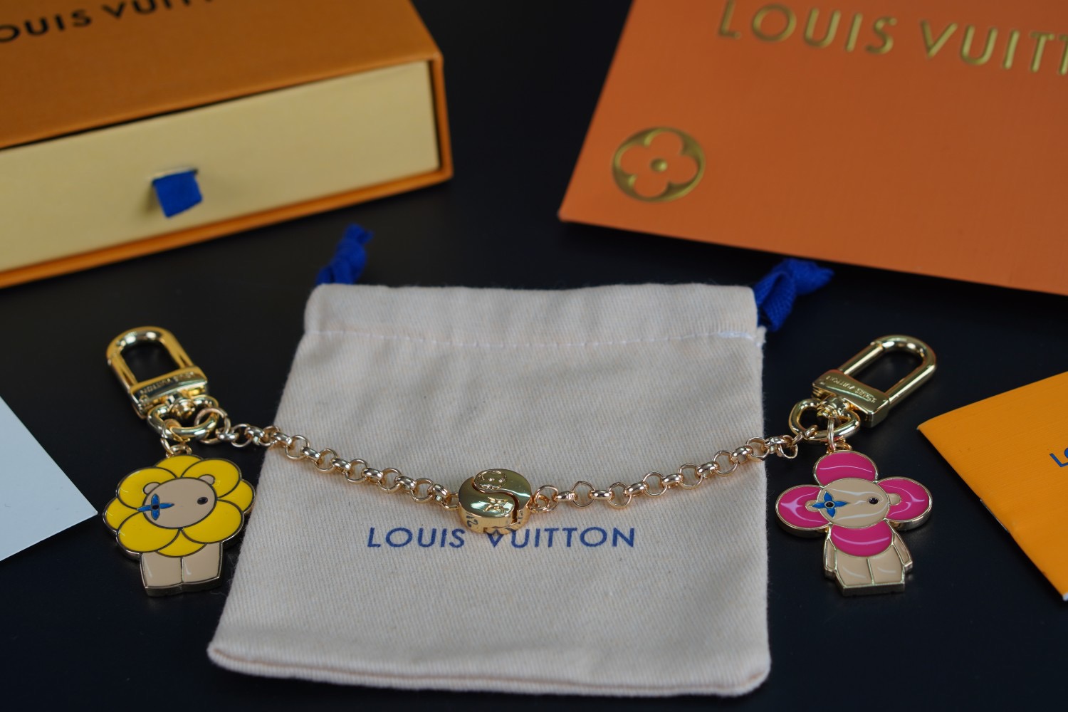 Louis Vuitton 루이비통 비비엔느 앤 페툴라 베스트 프렌드 가방 참 & 키홀더 2