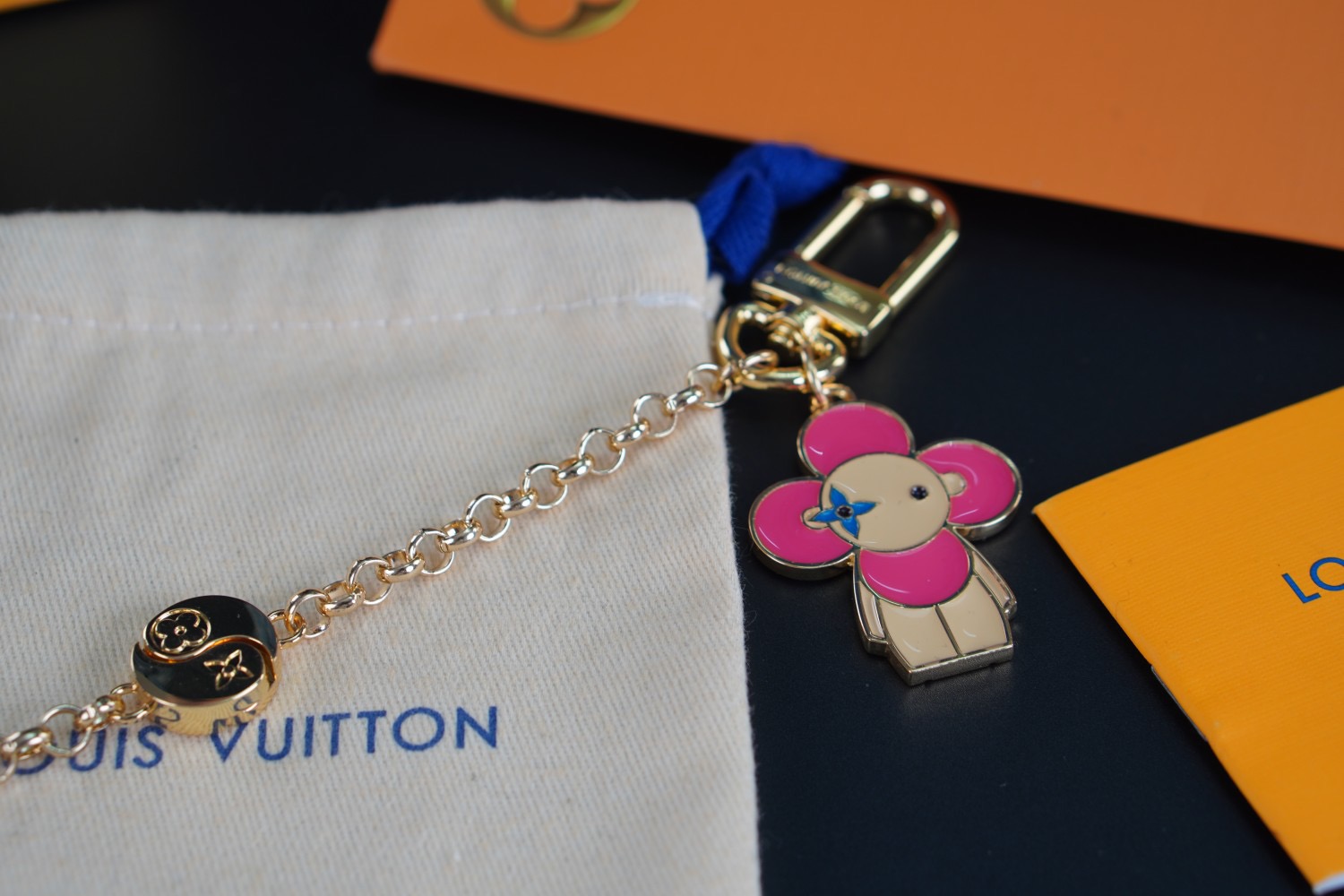 Louis Vuitton 루이비통 비비엔느 앤 페툴라 베스트 프렌드 가방 참 & 키홀더 4