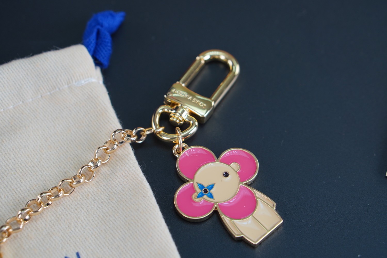 Louis Vuitton 루이비통 비비엔느 앤 페툴라 베스트 프렌드 가방 참 & 키홀더 5