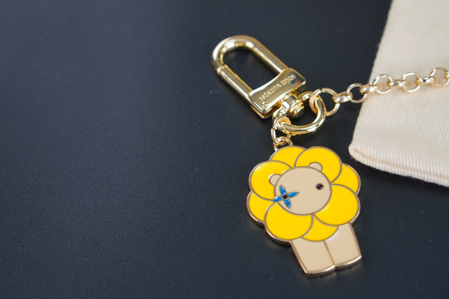 Louis Vuitton 루이비통 비비엔느 앤 페툴라 베스트 프렌드 가방 참 & 키홀더 6