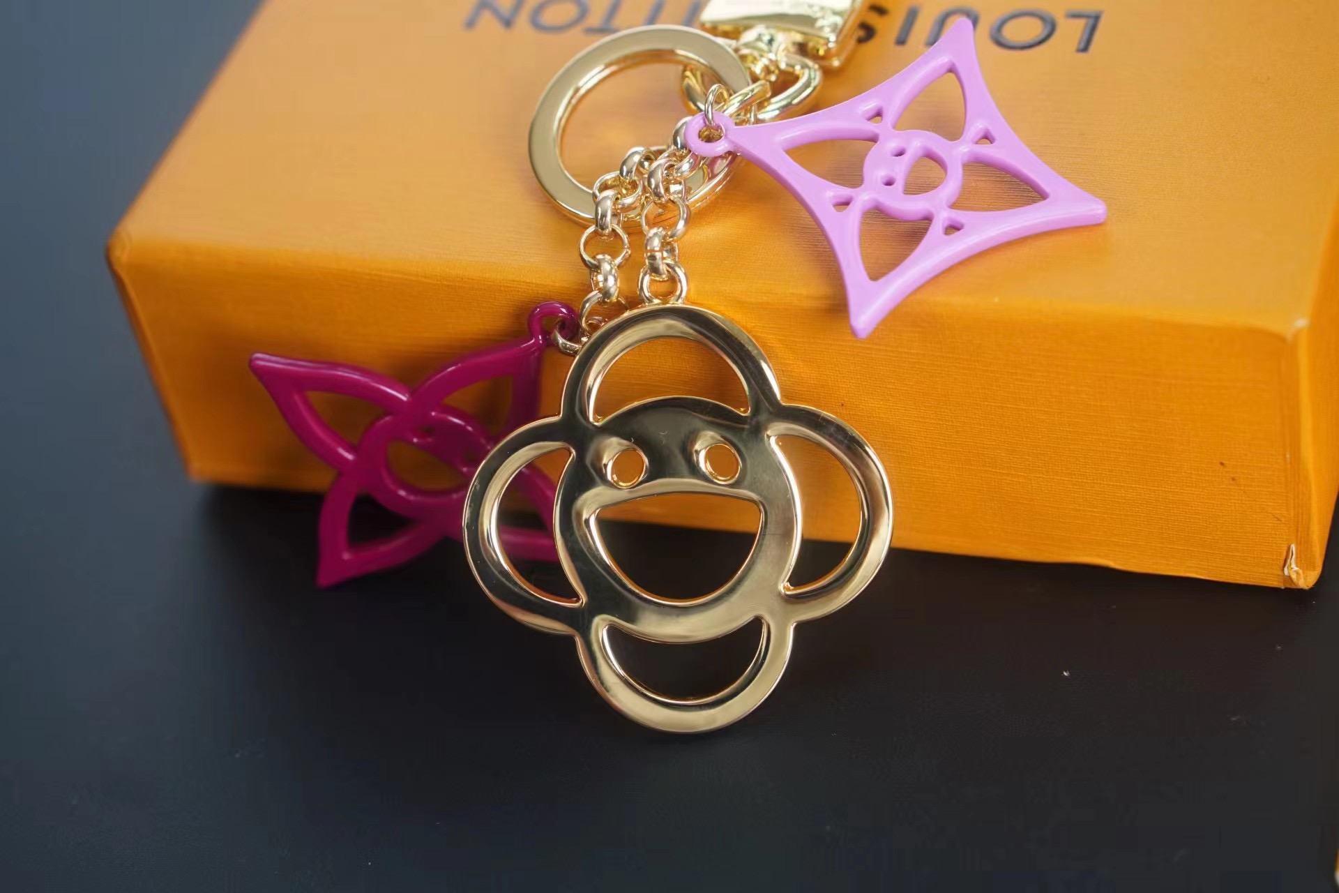 Louis Vuitton 루이비통 스마일 플라워 모노그램 키링 참 2