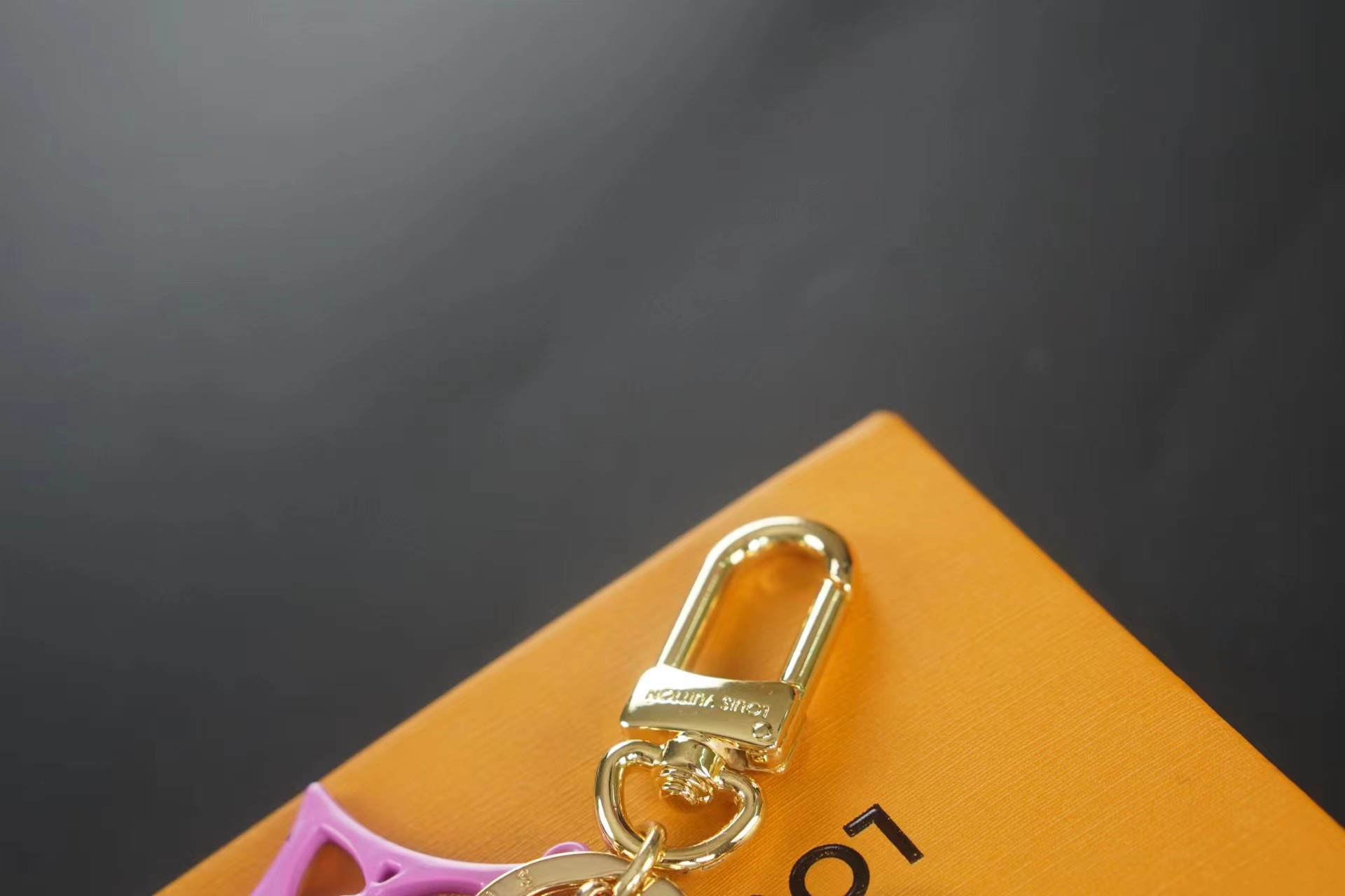 Louis Vuitton 루이비통 스마일 플라워 모노그램 키링 참 3