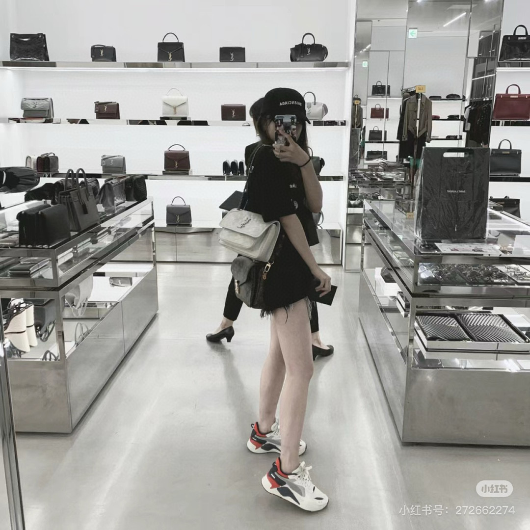 Saint Laurent NIKI 중형 빈티지 레더 숄더백 11