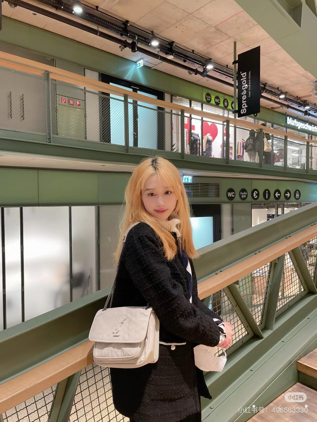 Saint Laurent NIKI 중형 빈티지 레더 숄더백 12