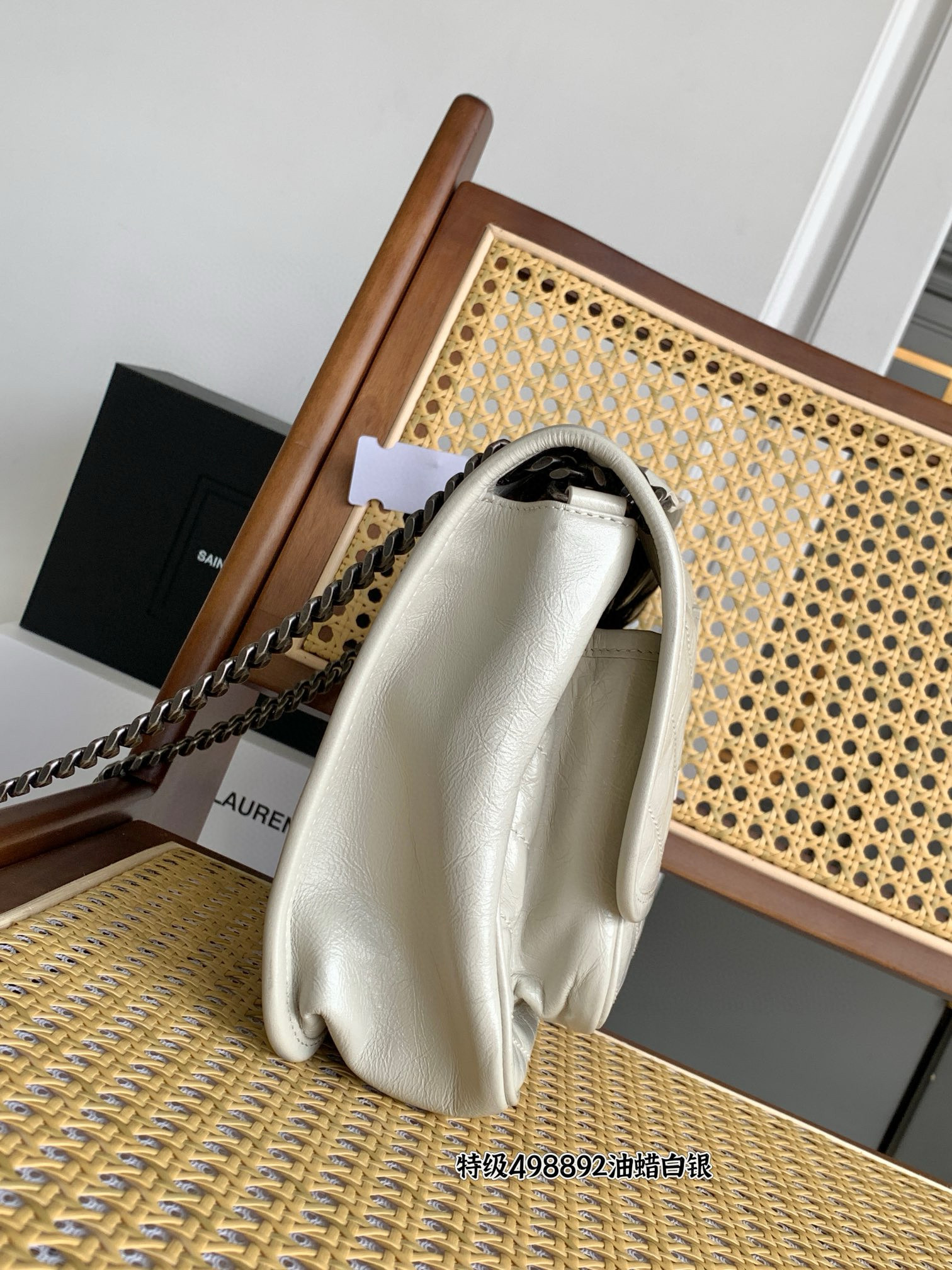 Saint Laurent NIKI 중형 빈티지 레더 숄더백 16