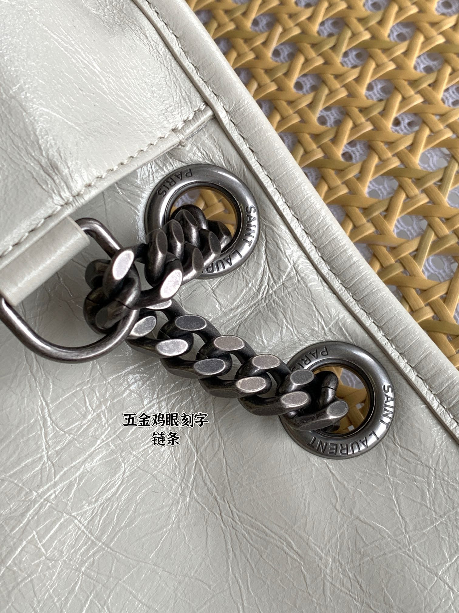 Saint Laurent NIKI 중형 빈티지 레더 숄더백 22