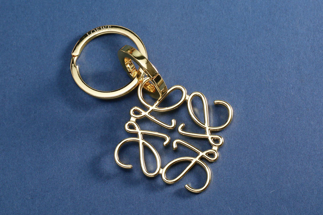 LOEWE 로에베 아나그램 메탈 키링 참 1