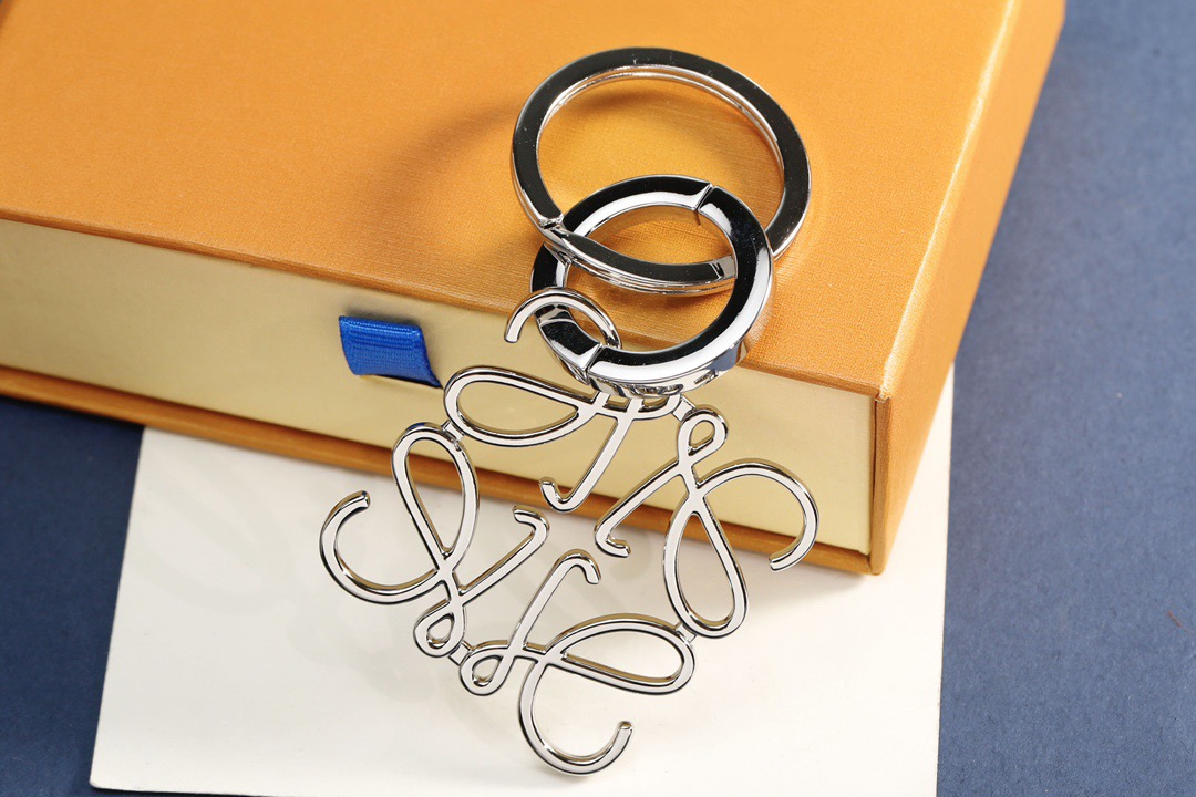 LOEWE 로에베 아나그램 메탈 키링 참 3