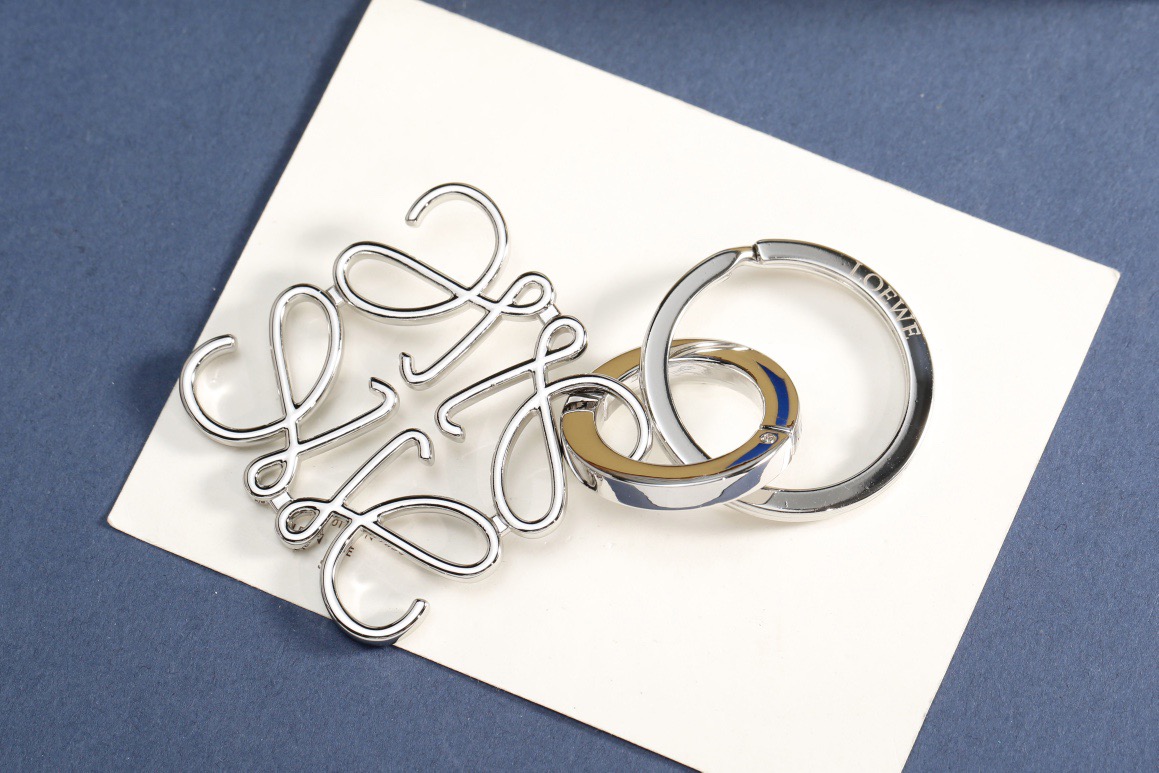 LOEWE 로에베 아나그램 메탈 키링 참 4