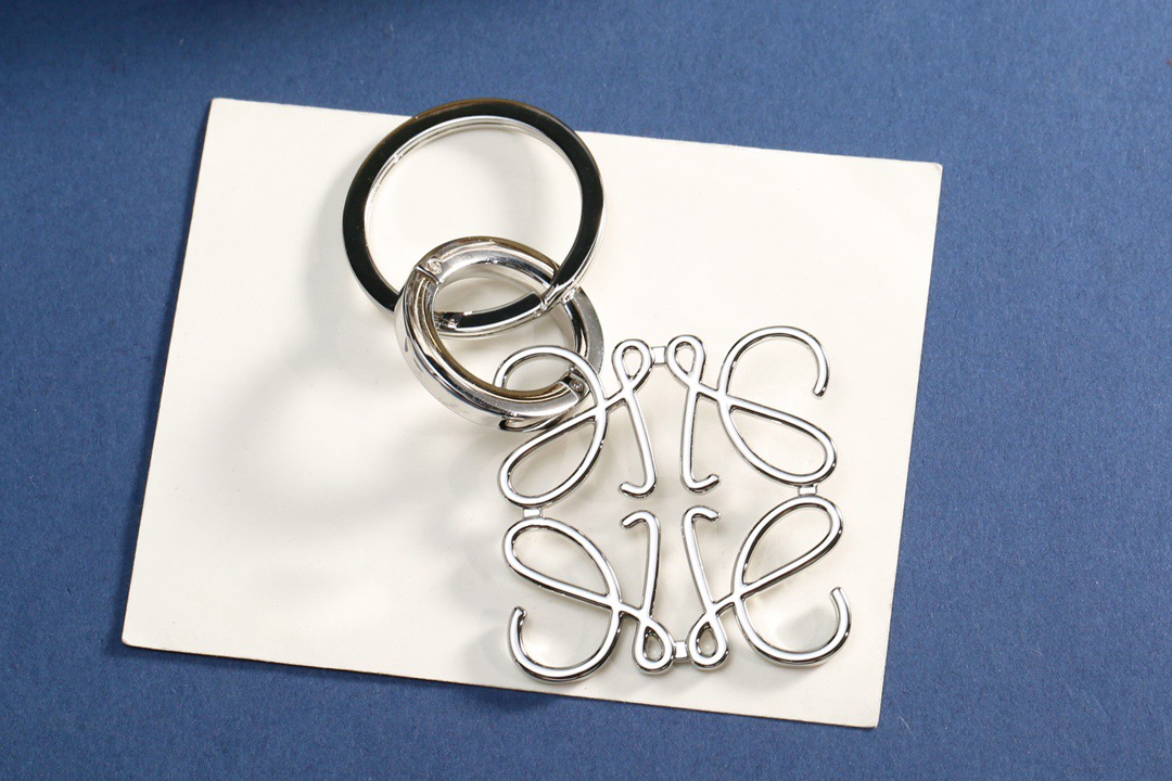 LOEWE 로에베 아나그램 메탈 키링 참 5