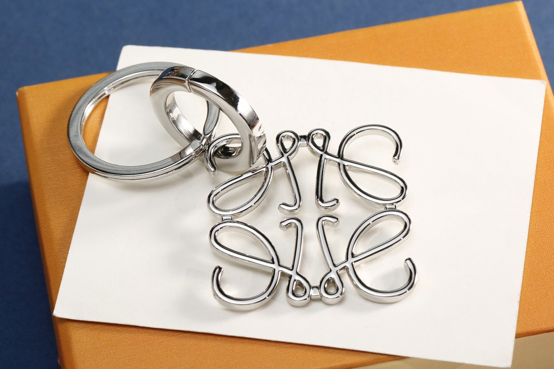 LOEWE 로에베 아나그램 메탈 키링 참 6