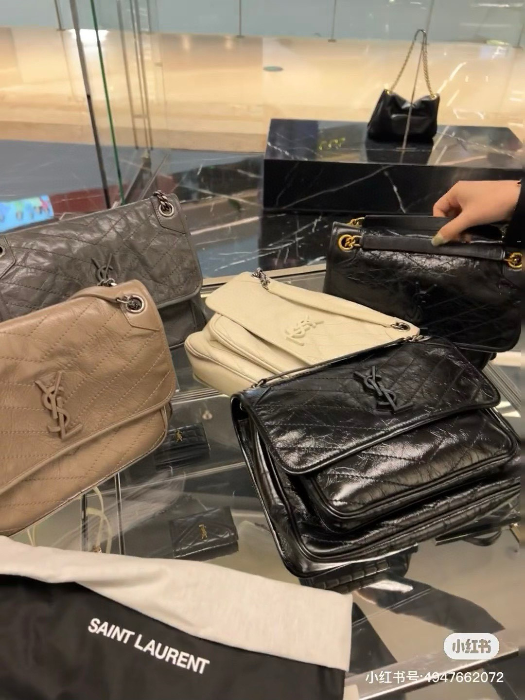 Saint Laurent NIKI 중형 빈티지 레더 숄더백 8