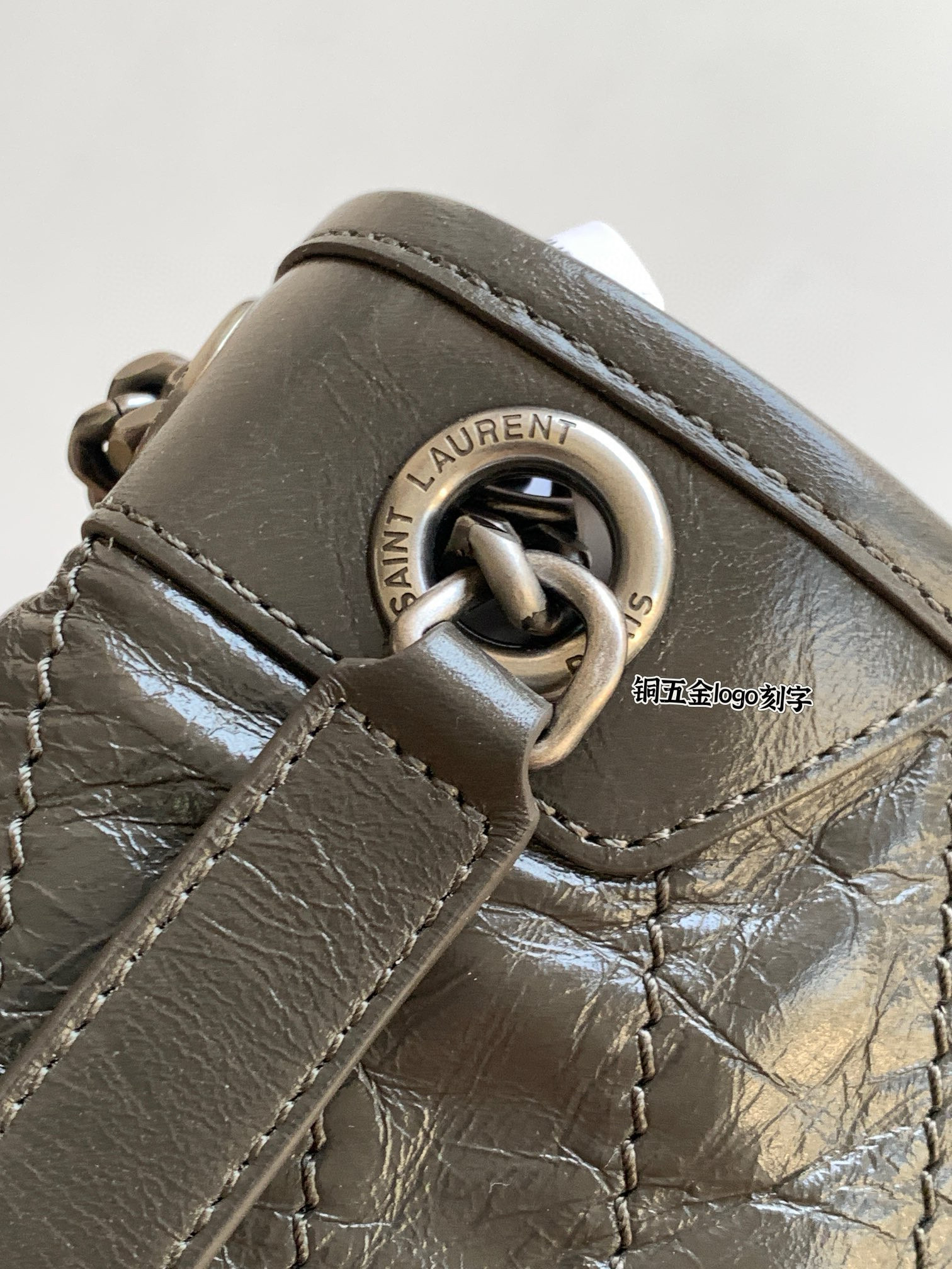 Saint Laurent NIKI 중형 빈티지 레더 숄더백 16