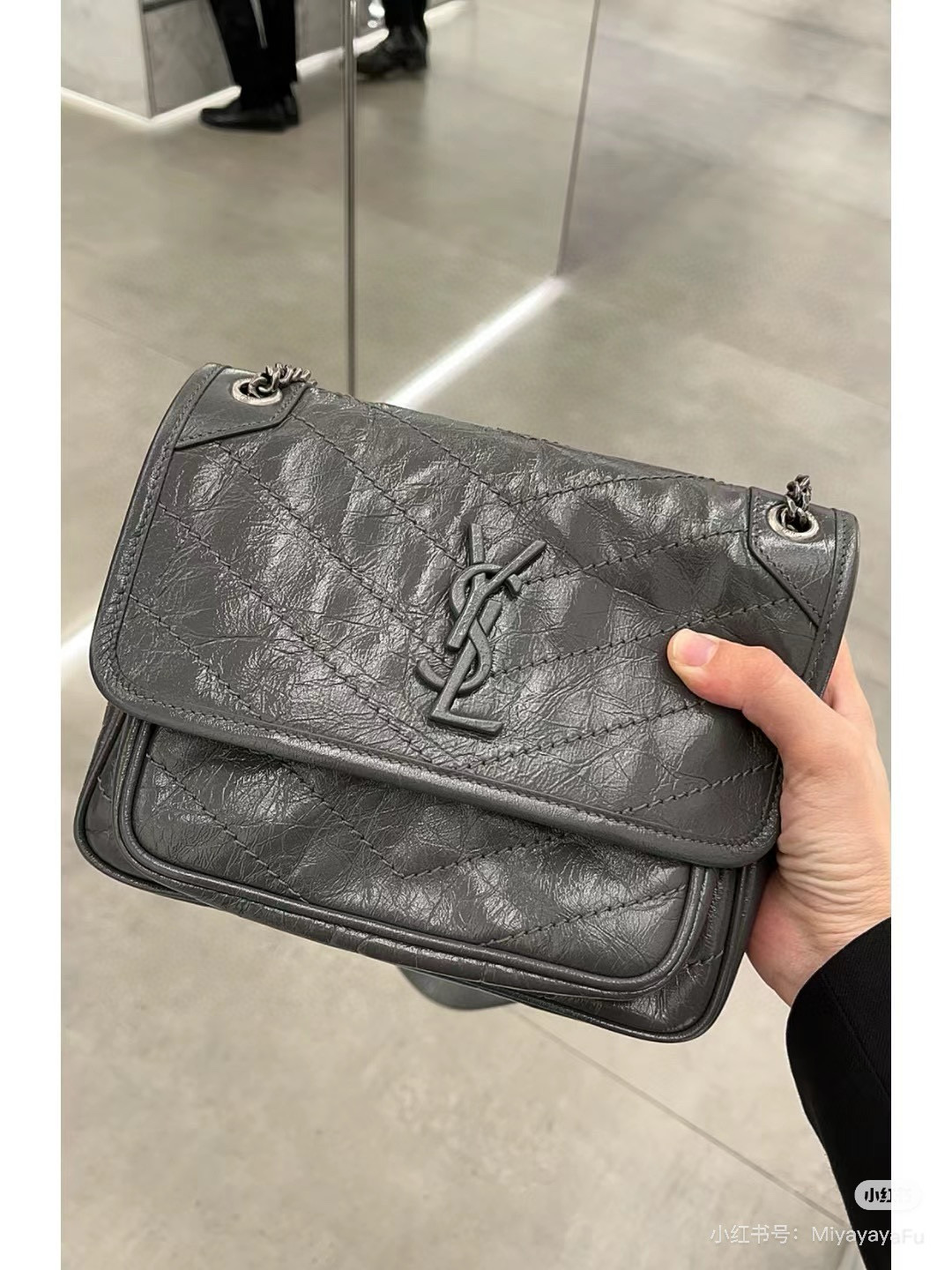 SAINT LAURENT NIKI BABY 흑니켈 그레이 엠보 크링클 레더 체인백 2