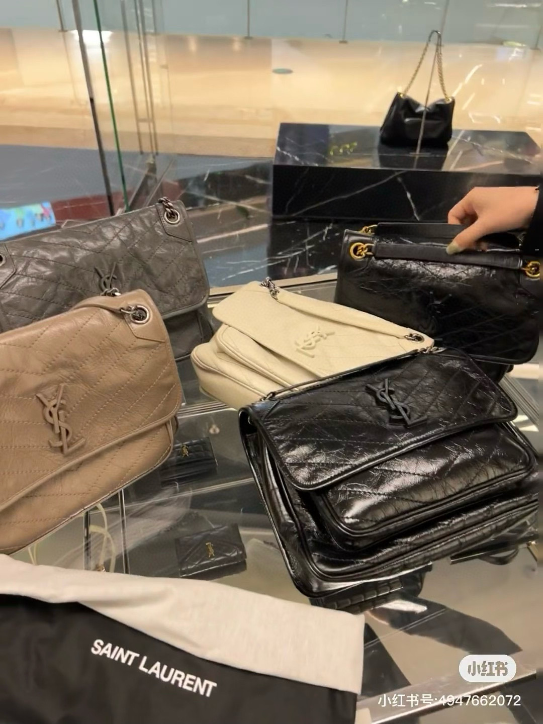 Saint Laurent Niki Baby 니키 베이비 앙고라 엠보 소가죽 체인 숄더백 1