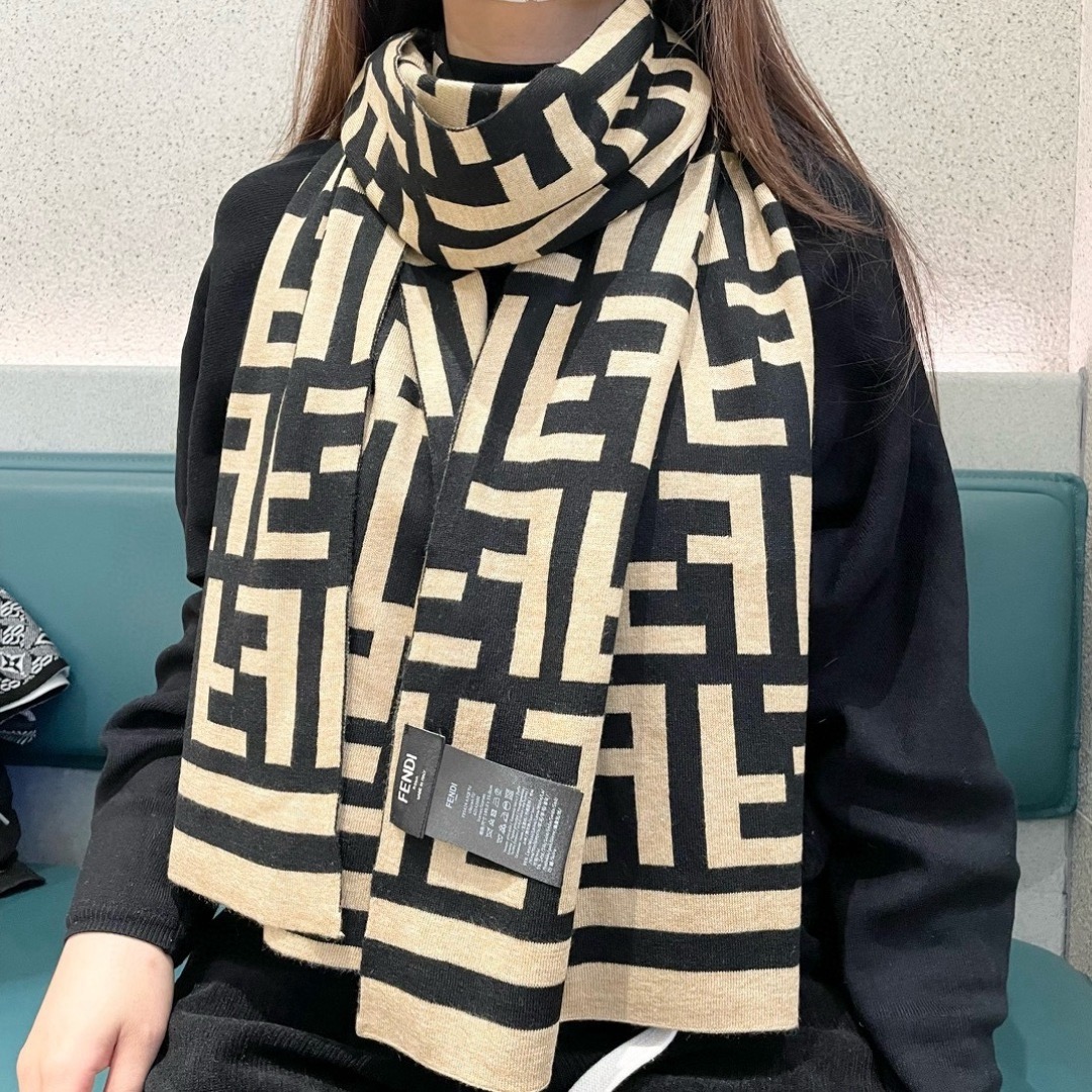 FENDI 펜디 FF 로고 니트 머플러 2