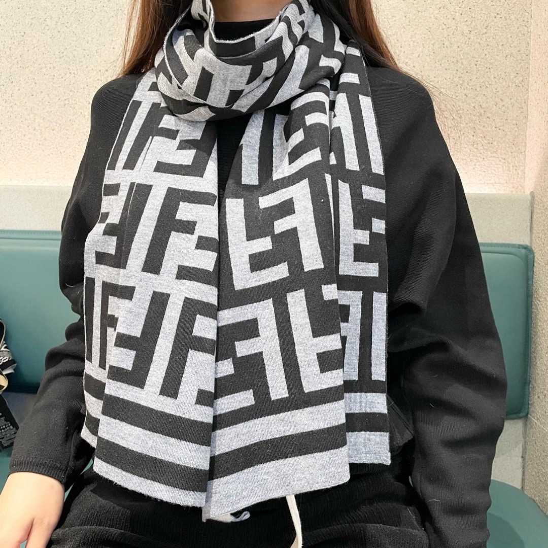 FENDI 펜디 FF 로고 니트 머플러 1