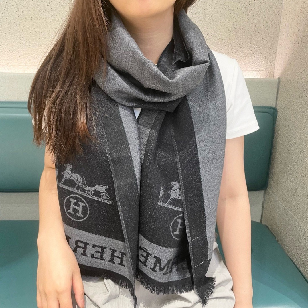 Hermes 에르메스 그레이 블랙 로고 머플러 1