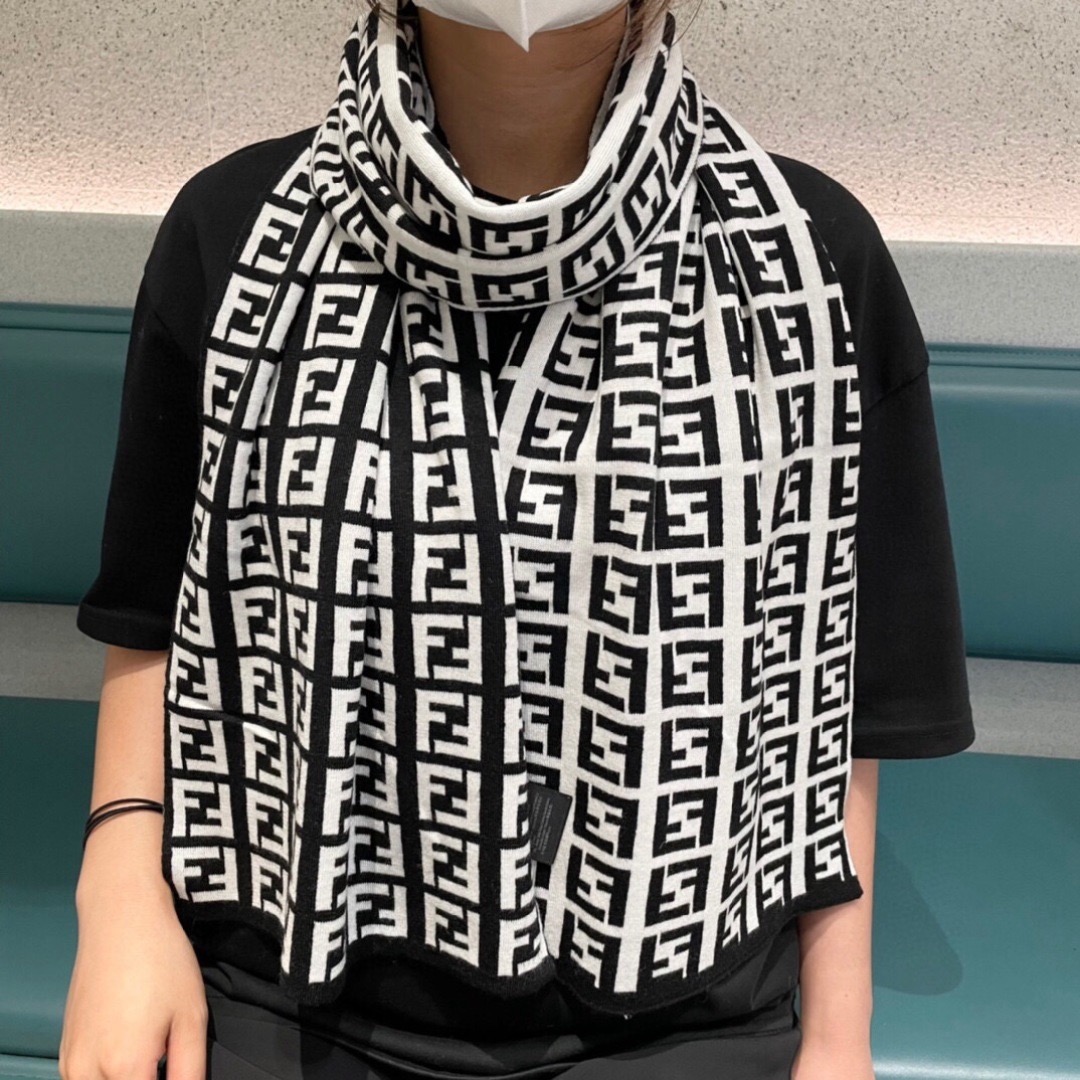 Fendi 펜디 FF 로고 니트 머플러 1