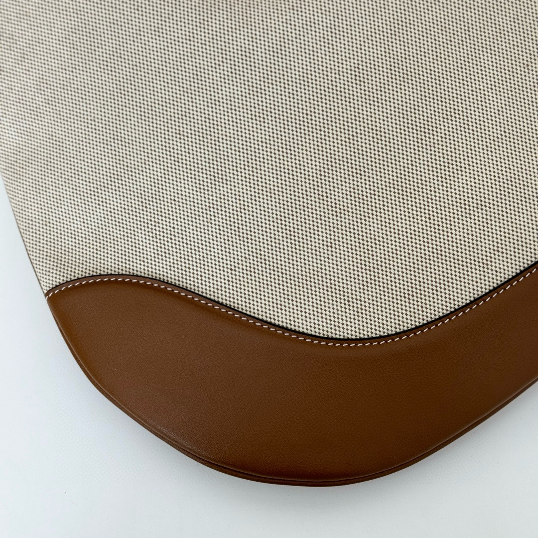 Gucci 구찌 Body 캔버스 레더 숄더백 4