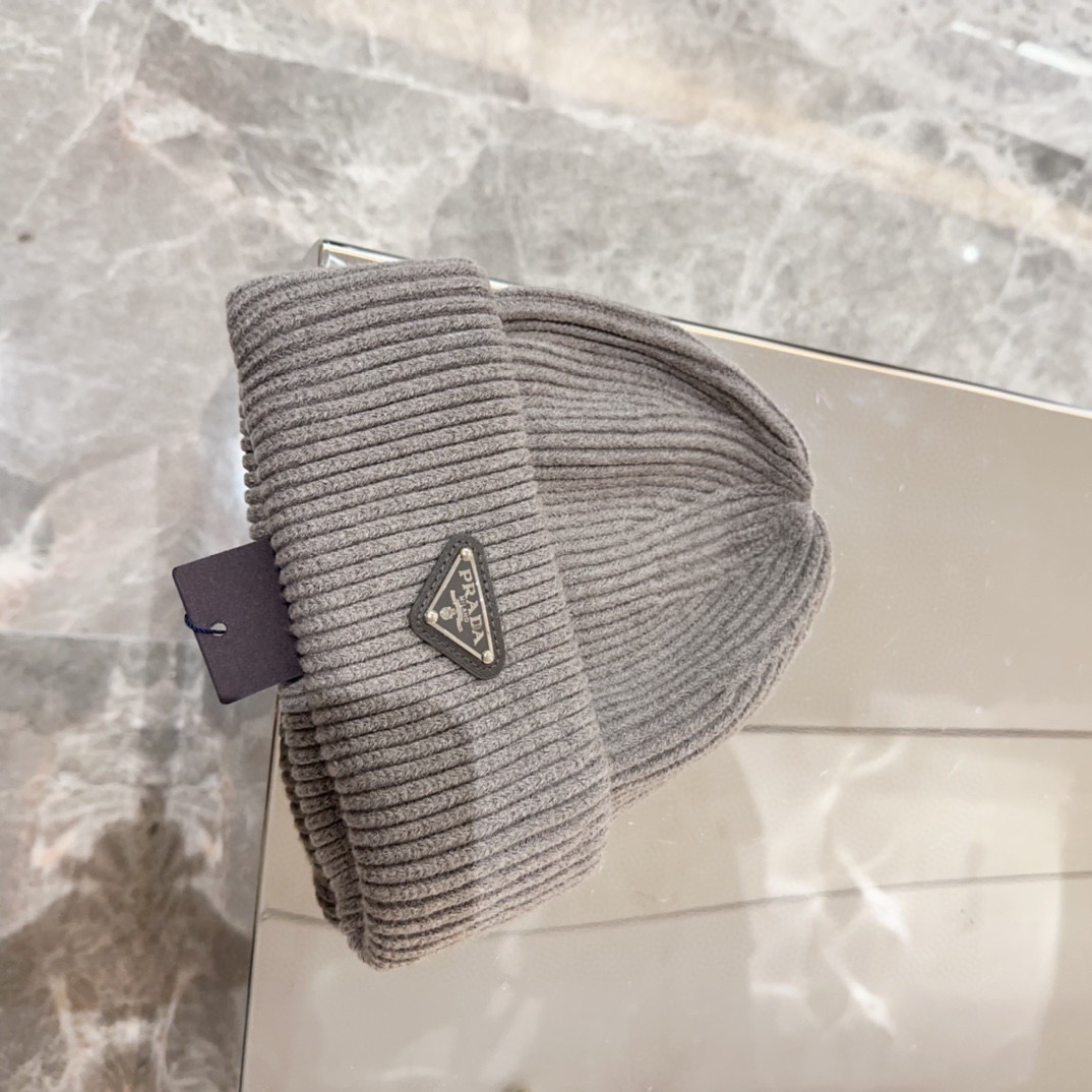 PRADA 프라다 화이트 양모 니트 비니 1