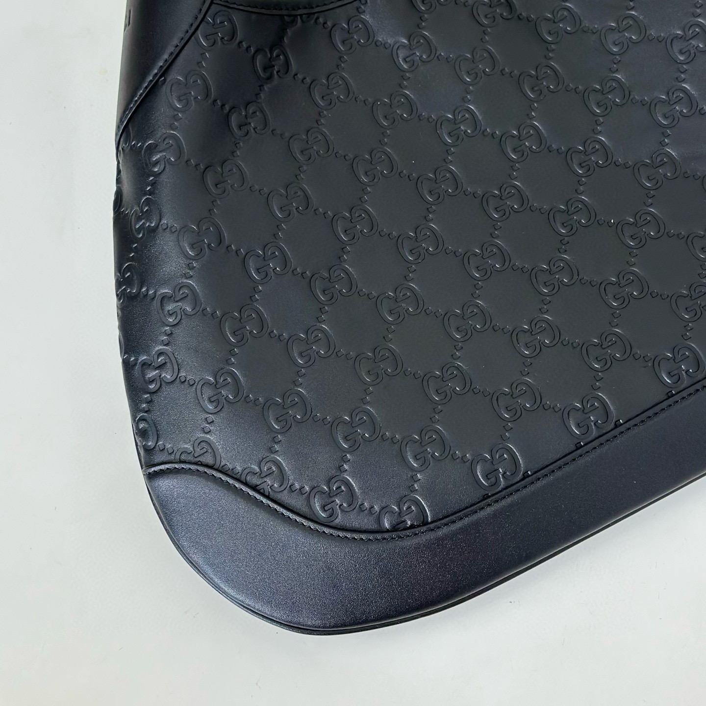 Gucci 구찌 Body 더블 락 라지 숄더백 블랙 GG 엠보스드 레더 6