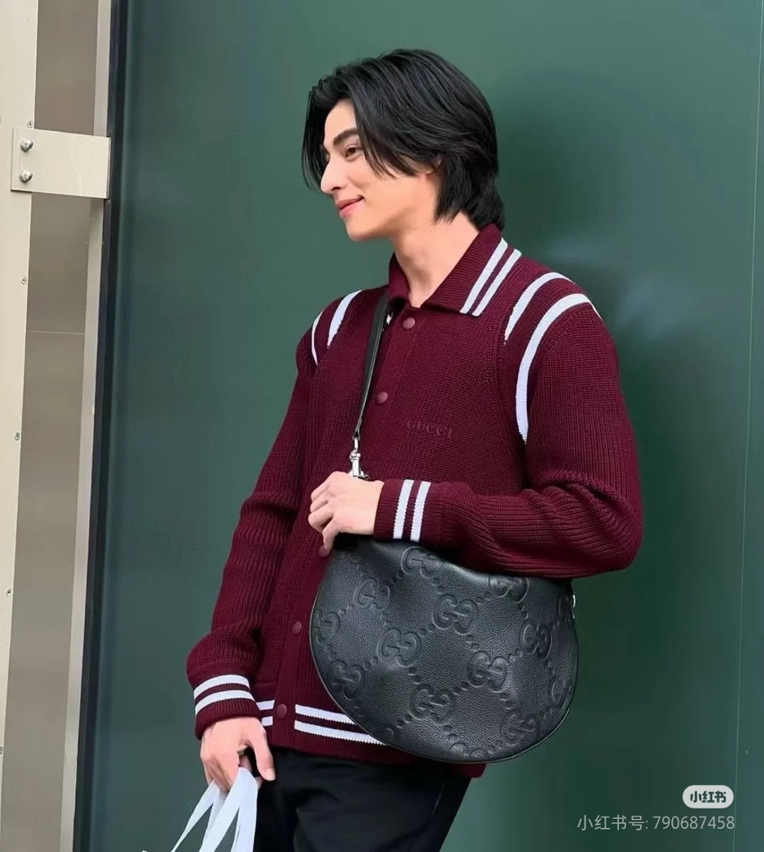 Gucci 구찌 바디 GG 엠보스드 레더 미디엄 숄더백 7