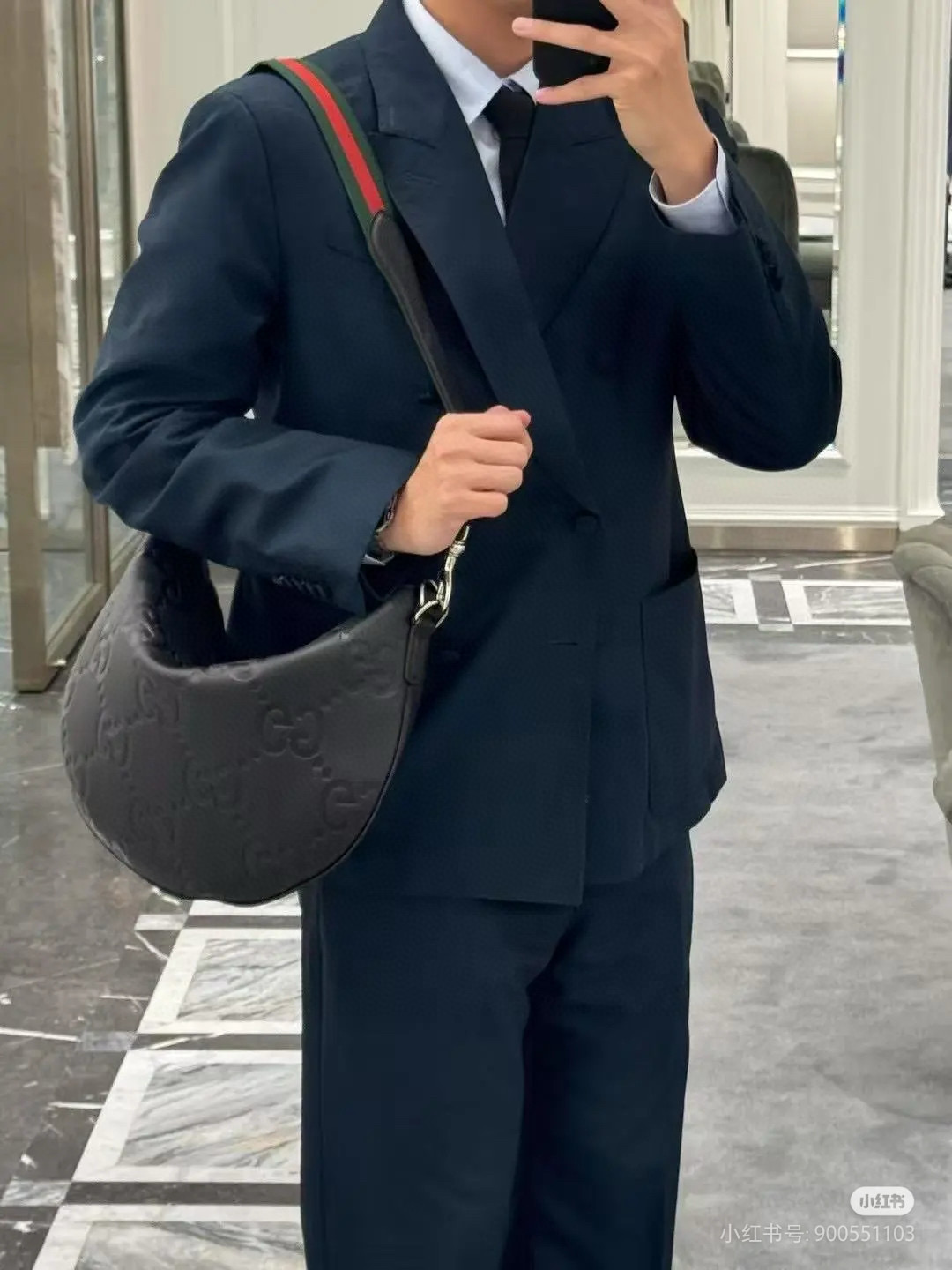 Gucci 구찌 바디 GG 엠보스드 레더 미디엄 숄더백 9