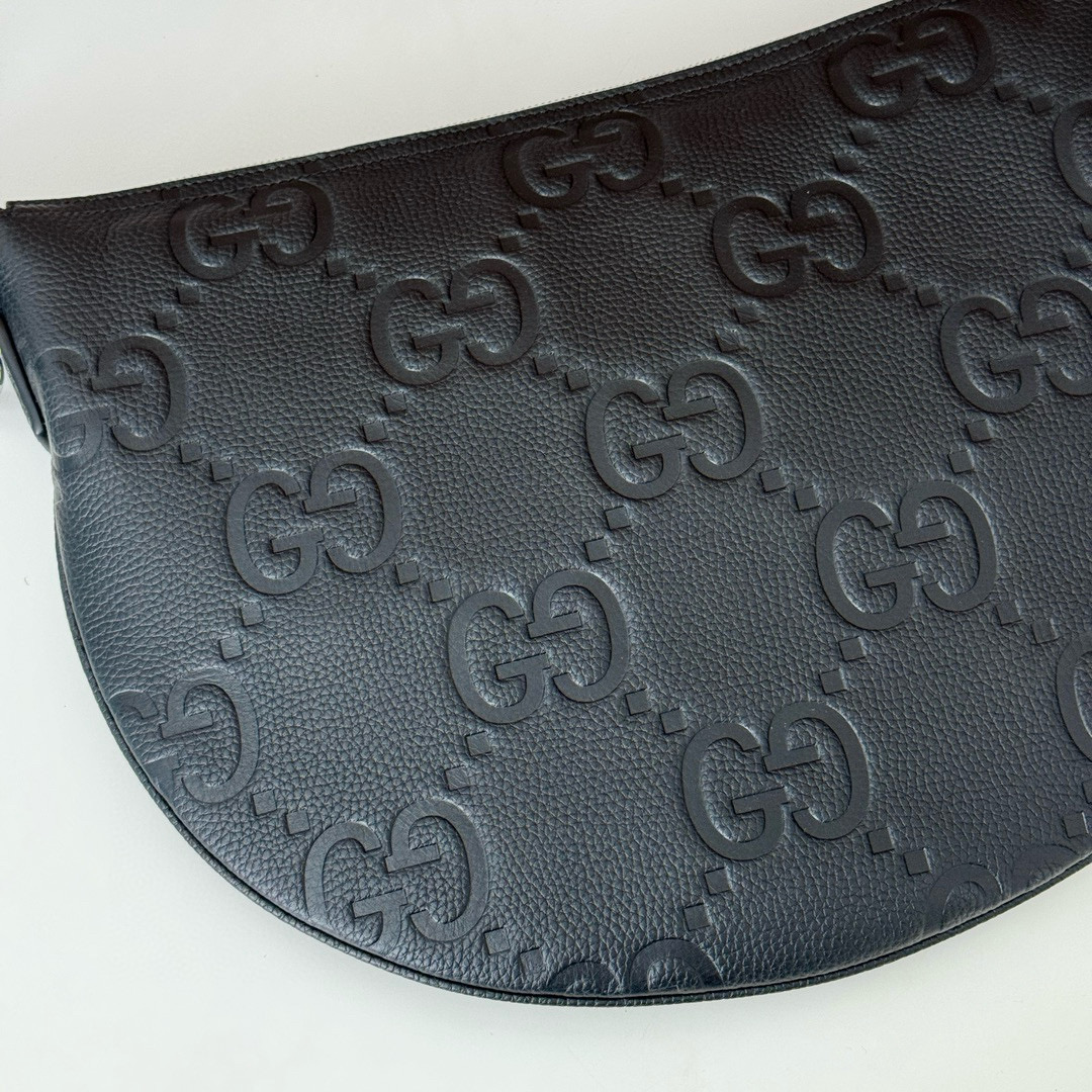 Gucci 구찌 바디 GG 엠보스드 레더 미디엄 숄더백 13