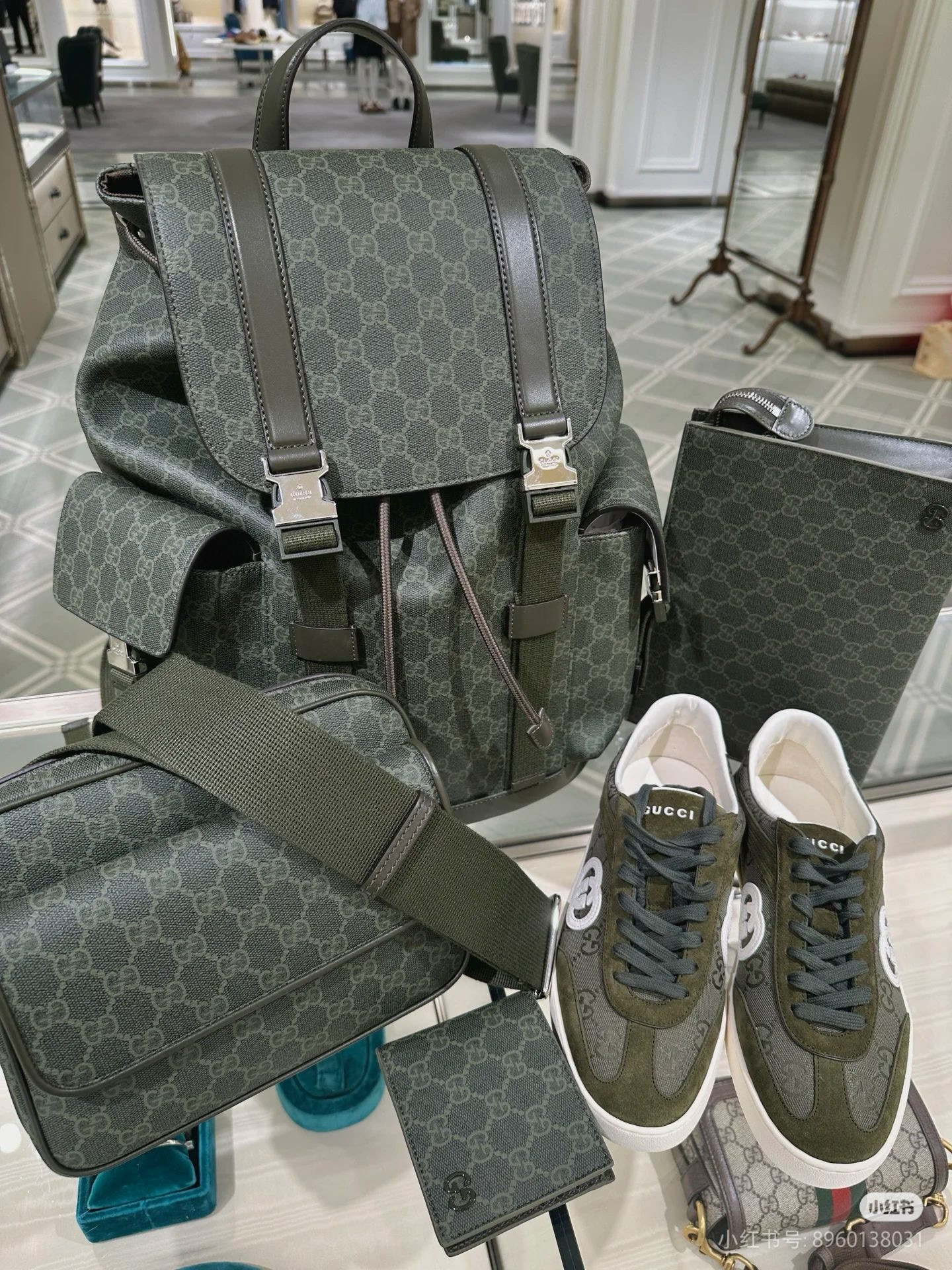 Gucci 구찌 GG 슈프림 그린 스몰 크로스백 3