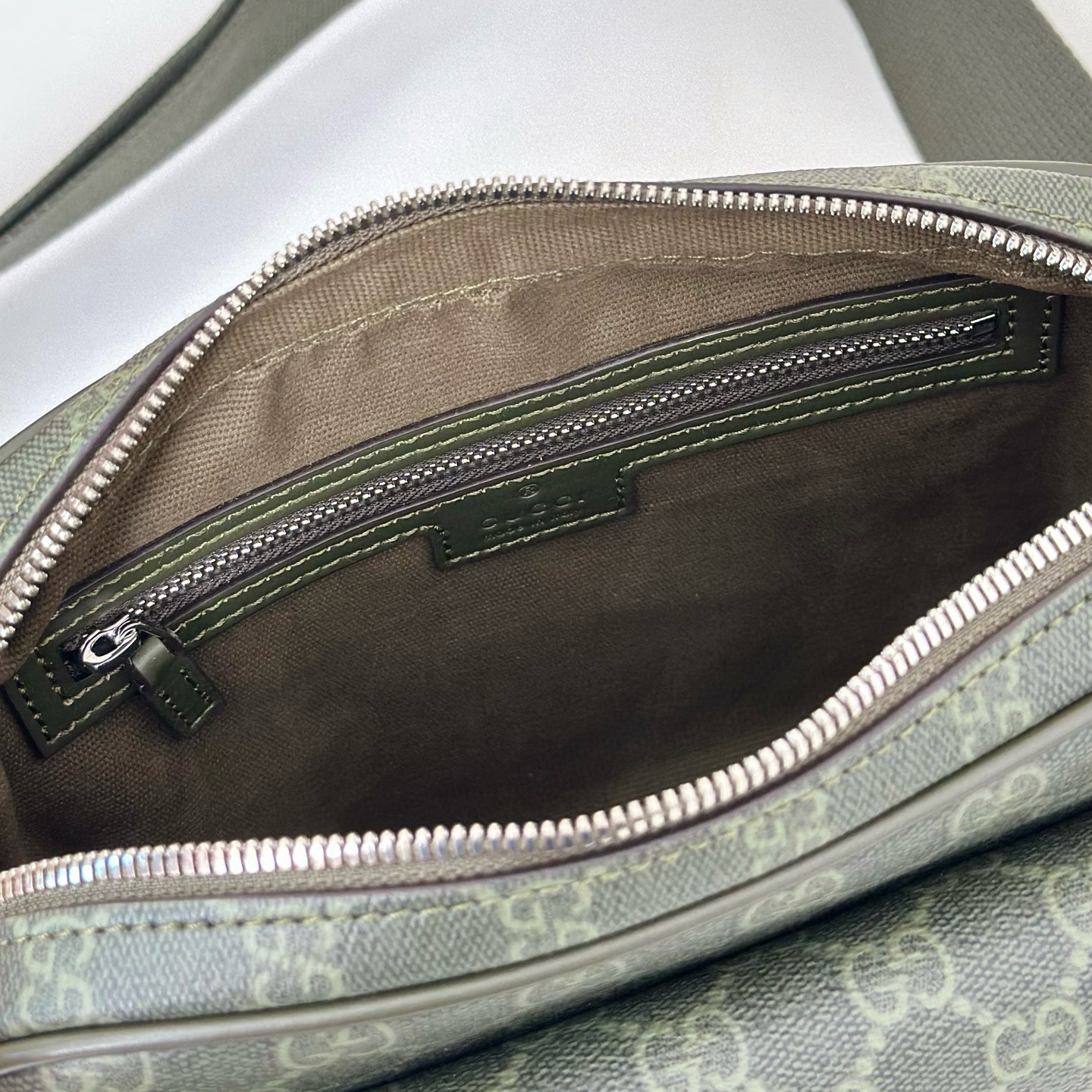 Gucci 구찌 GG 슈프림 그린 스몰 크로스백 11