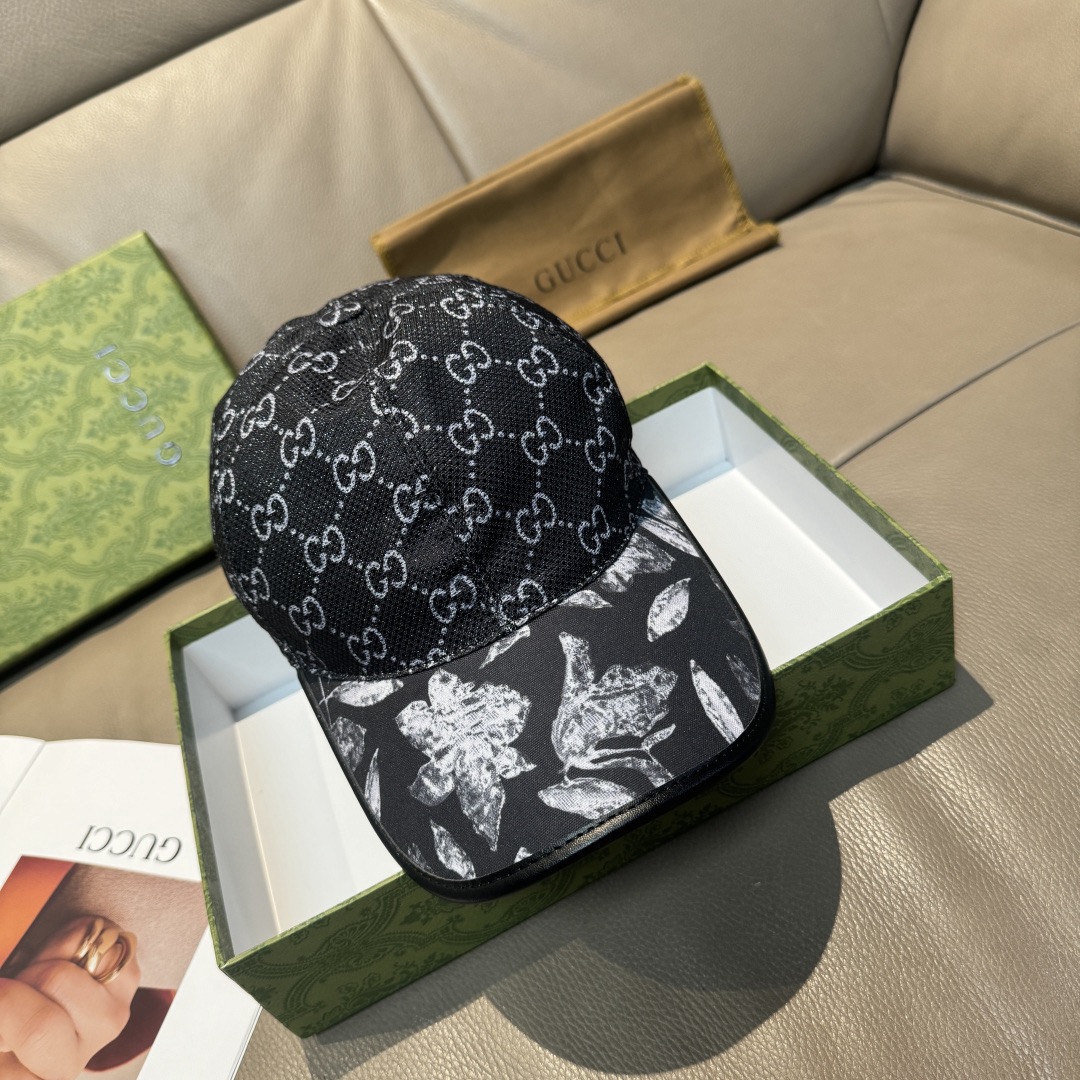 Gucci 구찌 그린 GG 모노그램 버드 프린트 볼캡 1