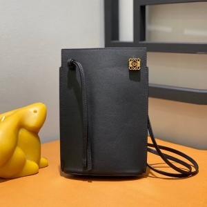 LOEWE 로에베 2023 다이스 포켓백 20.5CM