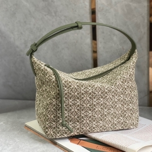 Loewe 로에베 2023 아나그램 자카드 큐비백 27cm