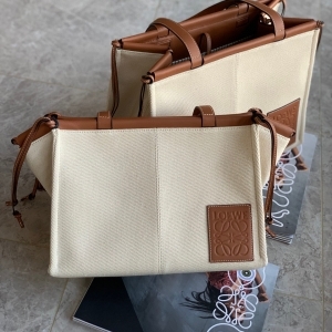 Loewe 로에베 2023 쿠션 토트백 32CM