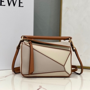 Loewe 로에베 2023 퍼즐백 18cm