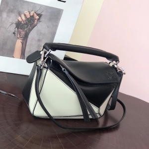 Loewe 로에베 2023 퍼즐백 18cm