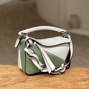 Loewe 로에베 2023 퍼즐백 18cm