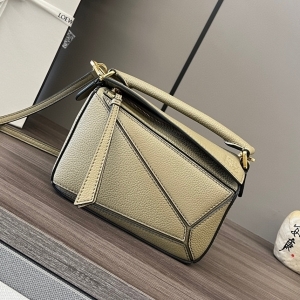 Loewe 로에베 2023 퍼즐백 18cm